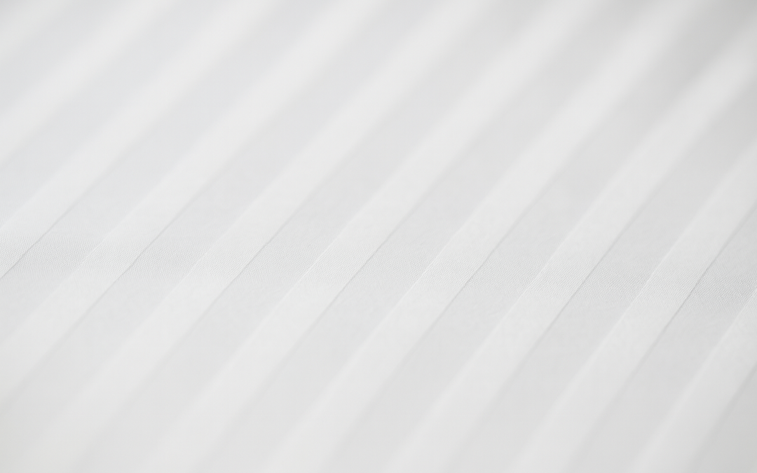 Różnice między pościelą domową a hotelową – dlaczego warto inwestować w profesjonalne tekstylia?